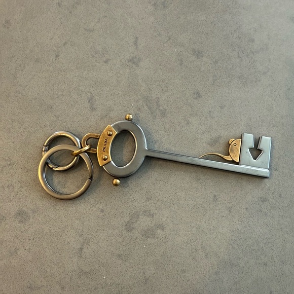 PRADA RUNWAY Silver Tone Metal Mouse Logo SKELETON KEY KEYRING/Bag Charm - Picture 1 of 3